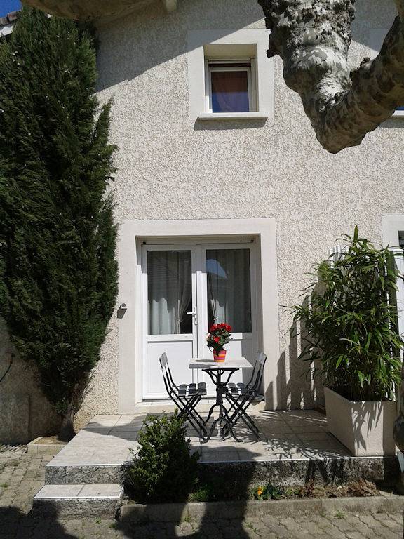 Gîte pour 5 personnes, avec terrasse et piscine dans Rhône - 2