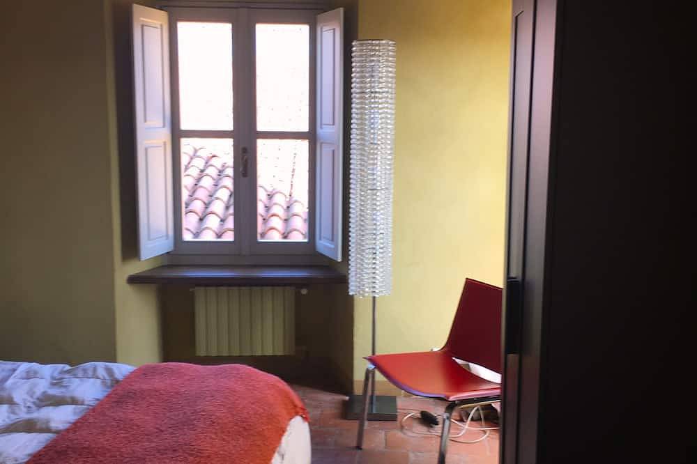 Ganze Wohnung, Zentrum von Barolo - Privatwohnung mit riesiger Terrasse mit 360-Grad-Blick auf die Weinberge! in Barolo, Langhe
