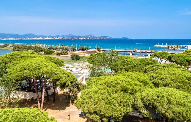 Camping für 5 Personen, mit Terrasse und Pool in Saint-Aygulf