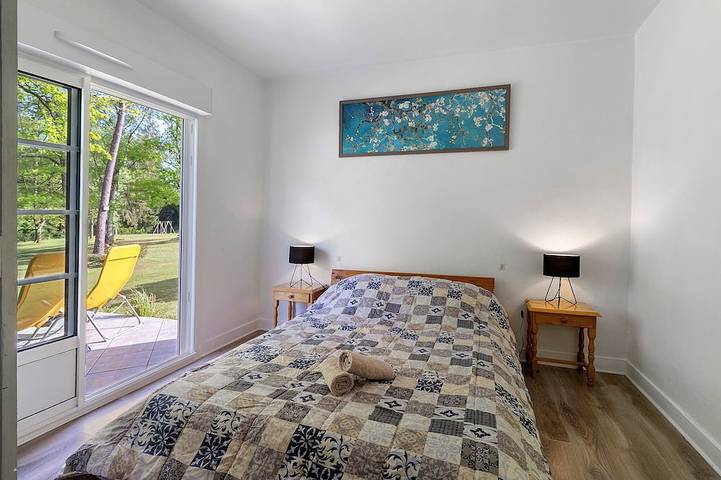 Gîte pour 4 personnes, avec piscine ainsi que jardin et terrasse à Saint-Saud-Lacoussière - 3