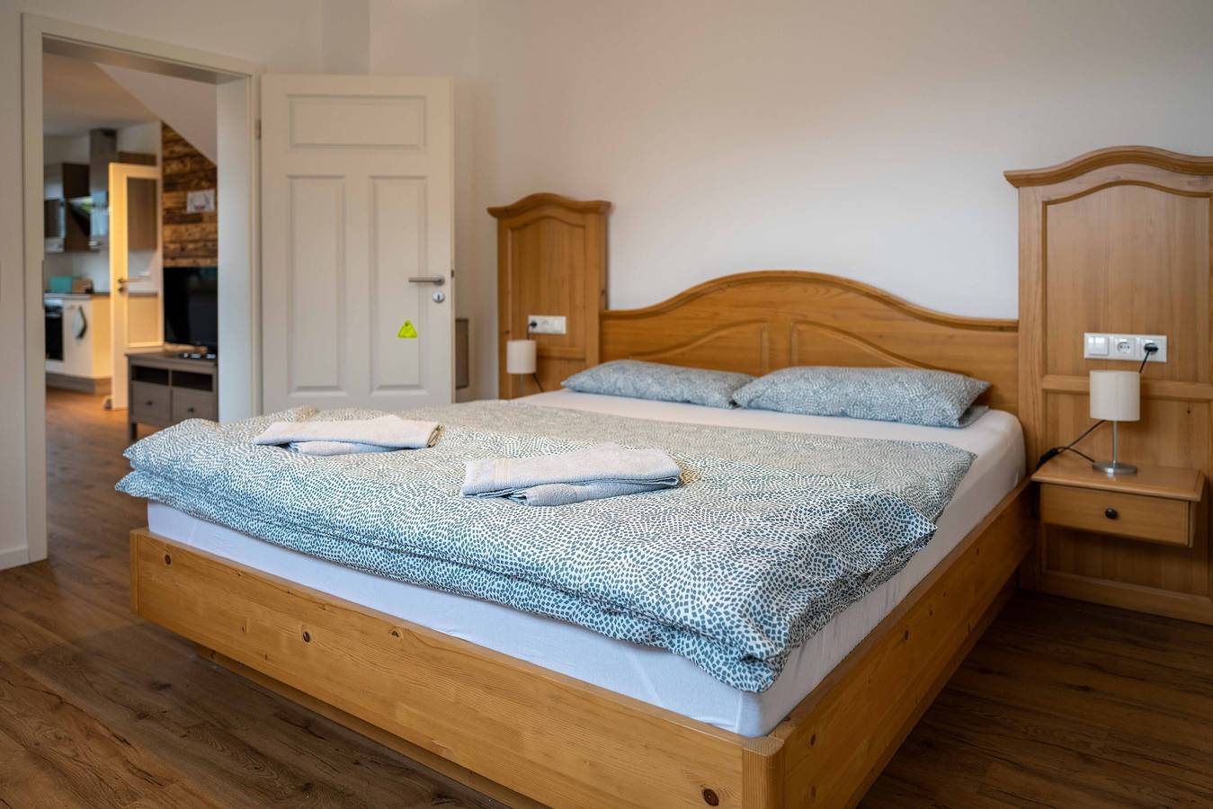 Ganze Wohnung, Ferienwohnung 'Sauerland' mit Bergblick, privater Terrasse und Wi-Fi in Lenne (Schmallenberg), Schmallenberg