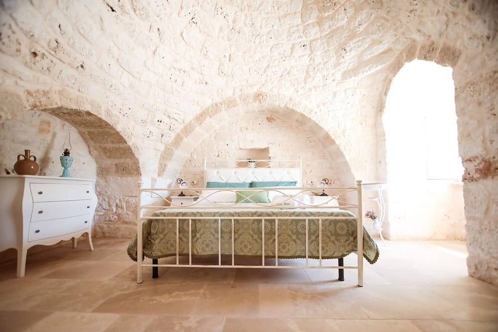 Large Family-Friendly Villa with Trullo& private Pool in the Apulian Countryside in Carovigno, Salento