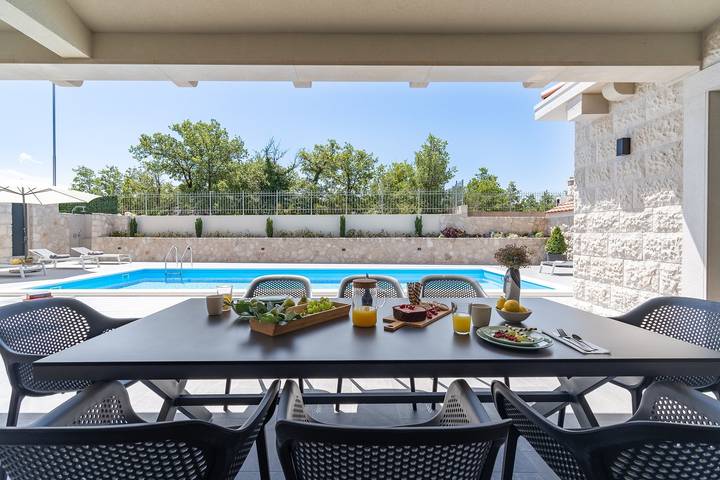 Villa Neven with heated private pool,wine cellar in Dalmatinisches Zagora