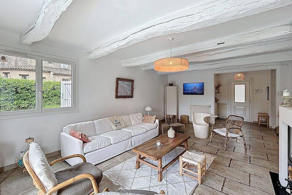 Mougins: Charming villa with swimming pool, 3 bedrooms in the pine forest in Mougins, Cannes region