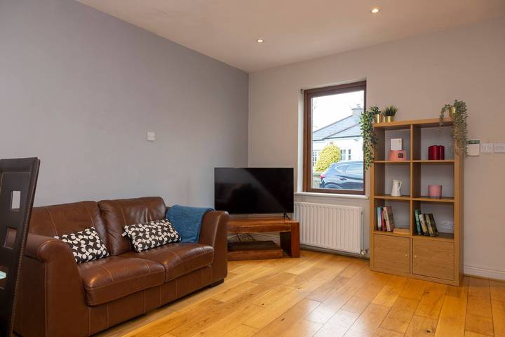 Casa adosada costera junto al tren y los autobuses a solo 5 kilómetros del centro de la ciudad in Dun Laoghaire-Rathdown, Condado de Dublín