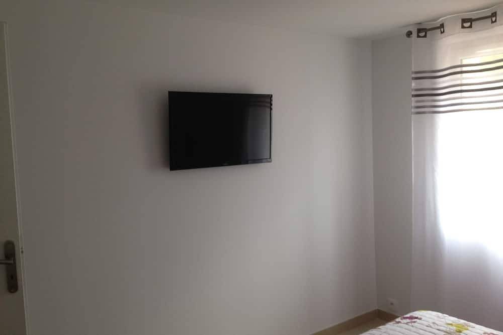 Appartement entier, Dans une villa au calme en pleine nature, un très joli appartement indépendant in Belgentier, Côte méditerranéenne (France)