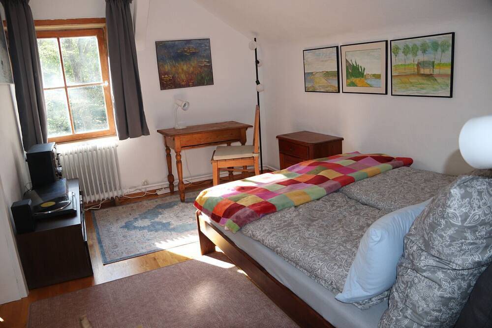 Ganze Wohnung, Sonnige 4-Zimmer-Wohnung mit Garten und Terrasse in Starnberg in Starnberg, Starnberger See