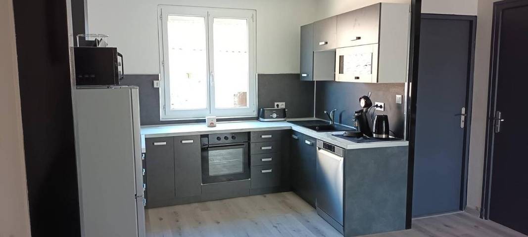 Location de vacances pour 8 personnes, avec jardin et piscine, animaux acceptés à Lagorce - 4