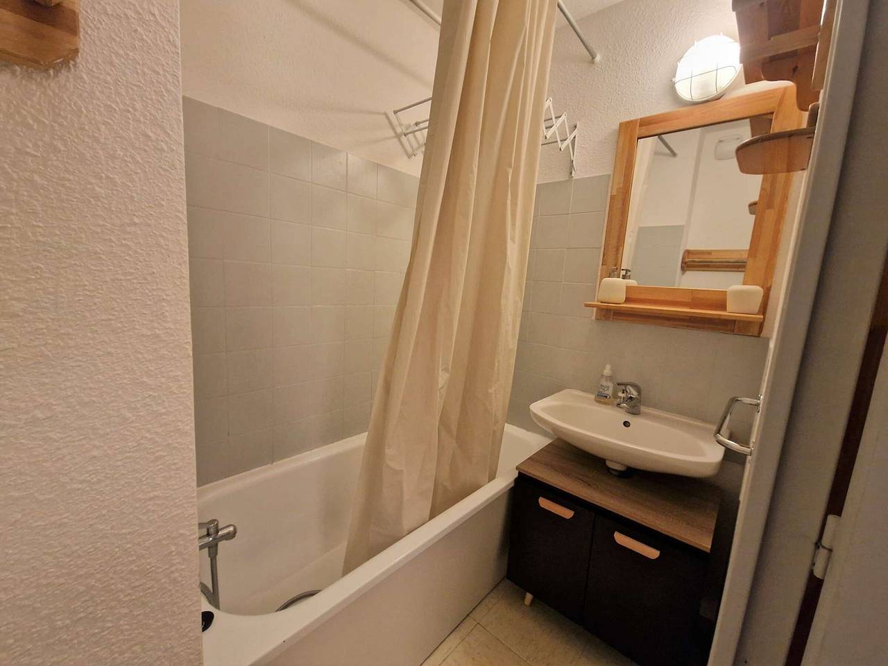 Ganze Wohnung, Apartment für 6 Personen mit Terrasse und Garten in Pistennähe in La Joue du Loup, Le Dévoluy