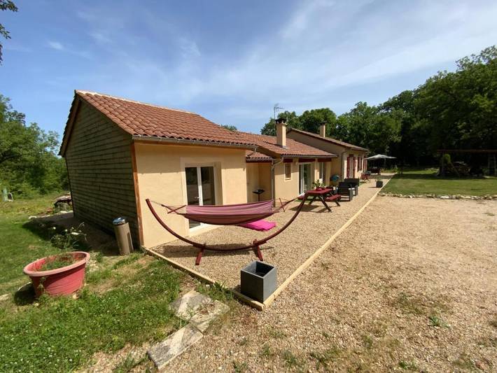 Location de vacances pour 5 personnes, avec vue ainsi que jardin et piscine, animaux acceptés à Carlucet - 2