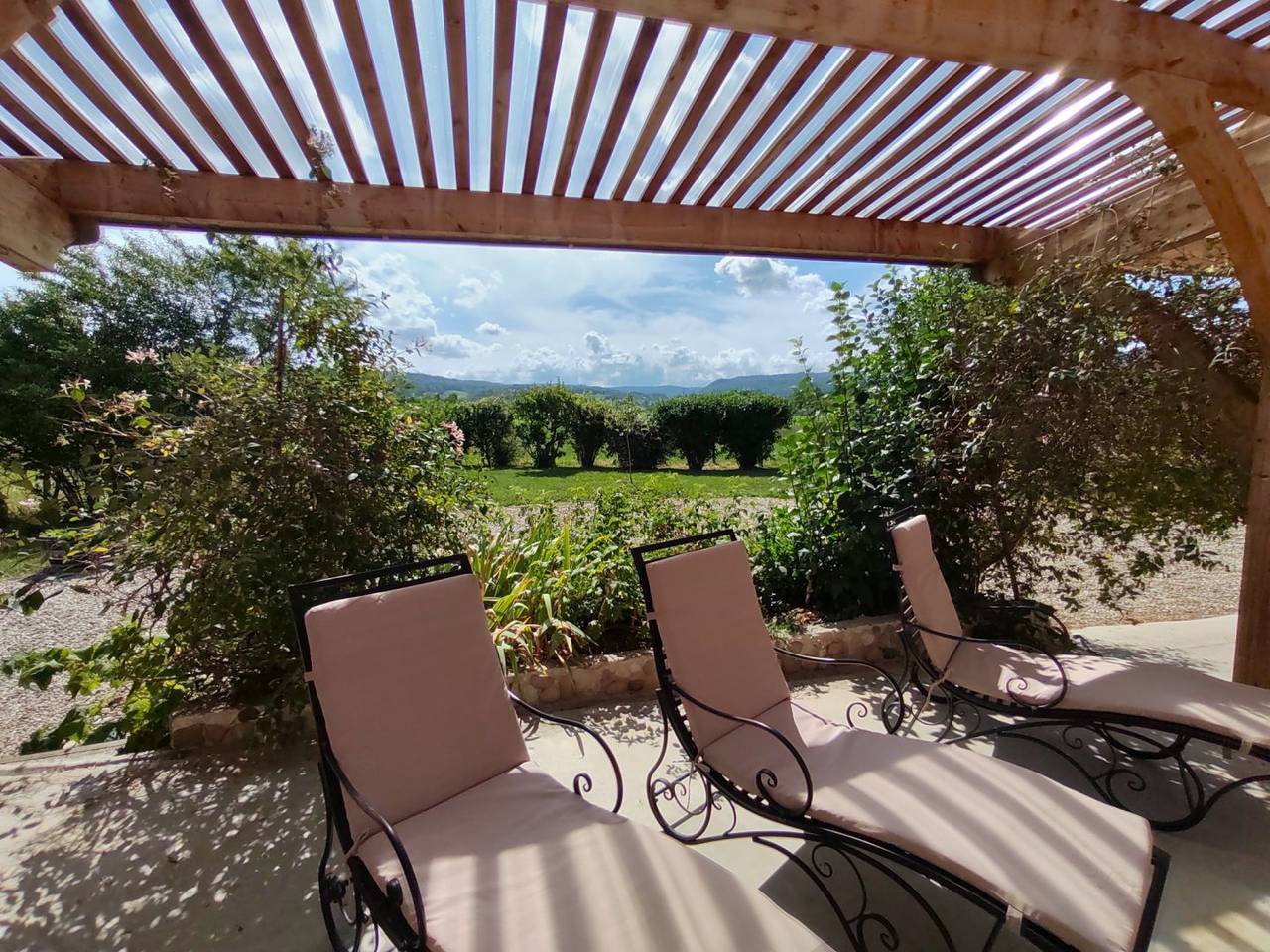 Gite des Flâneurs - Grande maison 10-15 pers - terrasse couverte in Villette-lès-Arbois, Jura