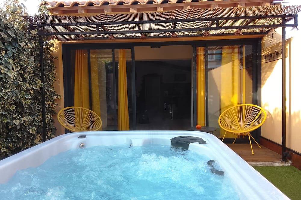 Casa Lova Jacuzzi, whirlpool bath. Romantic setting Escape and relaxation ❤️ in Entraigues-sur-la-Sorgue, Vaucluse