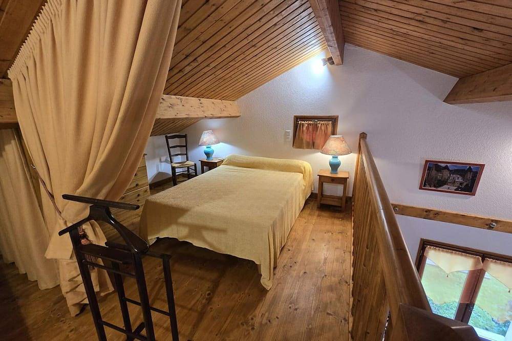 Maison Périgourdine avec Jardin, Terrasse et Accès Wifi à 3.5 km des Eyzies de Tayac in Tursac, Périgord Noir