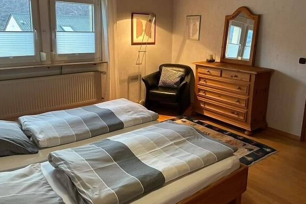 Ganze Wohnung, Gemütliche 4 Sterne Ferienwohnung in zentraler Lage mit Blick auf den Wald in Miltenberg, Spessart-Mainland