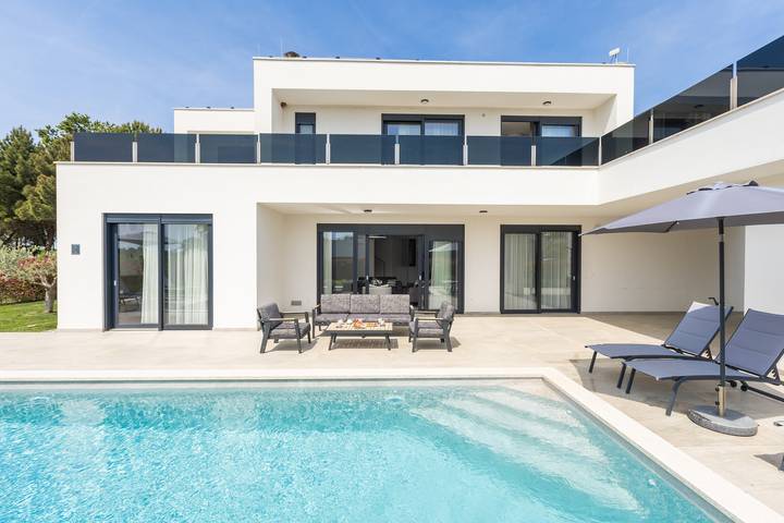 Ferienhaus für 8 Personen, mit Sauna und Balkon sowie Garten und Pool in Novigrad - 4