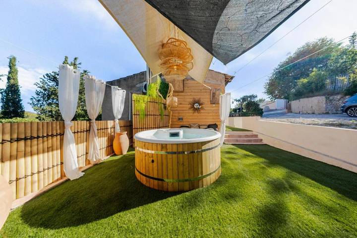 Hôtel pour 4 personnes, avec Jacuzzi et Terrasse ainsi que Jardin et Piscine à Peypin - 4