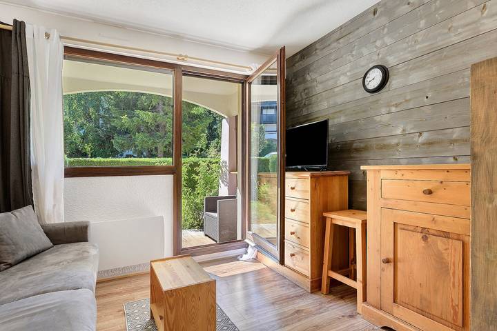 Entire apartment, Garden-Level Apartment in the Heart of Villard, Private Terrace and Garden in Villard-de-Lans, Parc naturel régional du Vercors