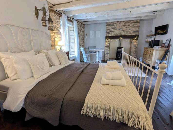 Location de vacances pour 2 personnes, avec terrasse et jardin à Jumilhac-le-Grand - 3
