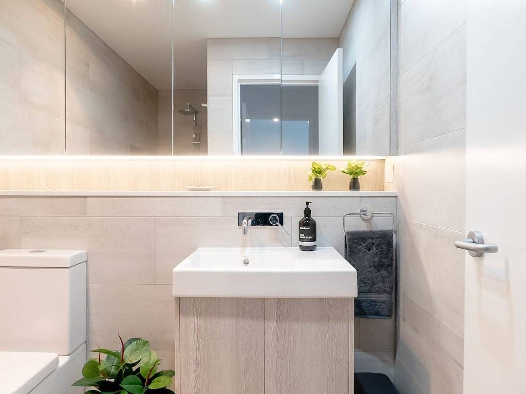 Ganze Wohnung, Situated above bustling First Avenue in Sawtell, this two bedroom apartment is a slice of luxury in Sawtell, New South Wales