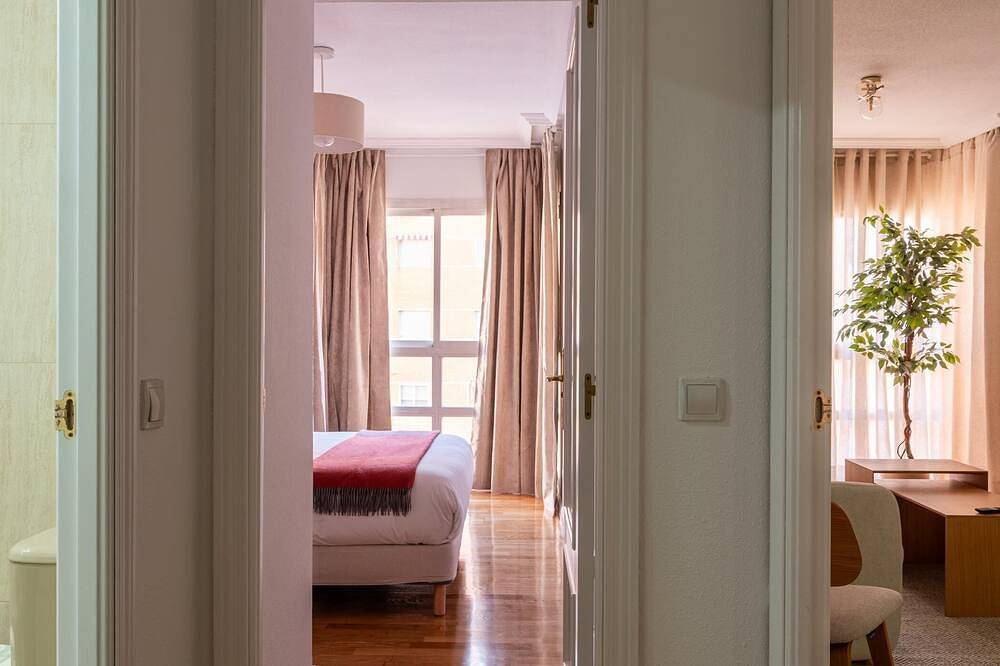 Entire apartment, Las Tablas - 1 Bedroom with sofa bed and terrace in Fuencarral-El Pardo, Madrid