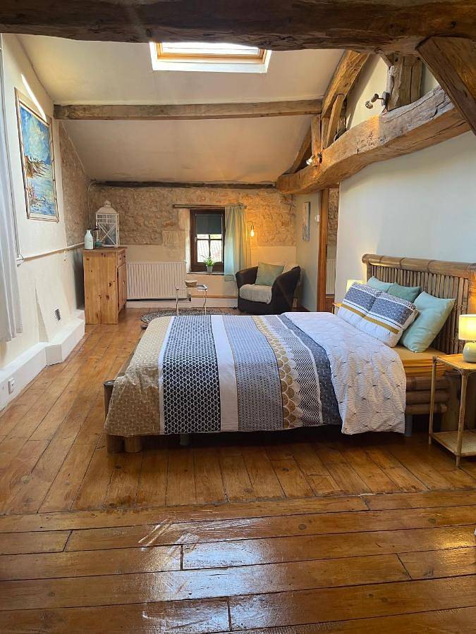 Chambre d’hôte pour 5 personnes, avec jardin et piscine à Nieul-le-Virouil
