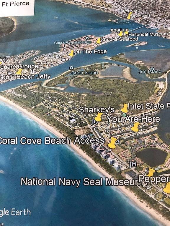 Waterfront Island Home mit Dock, Pool und in der Nähe des Strandes! in North Hutchinson Island / Orchid Island, St. Lucie County