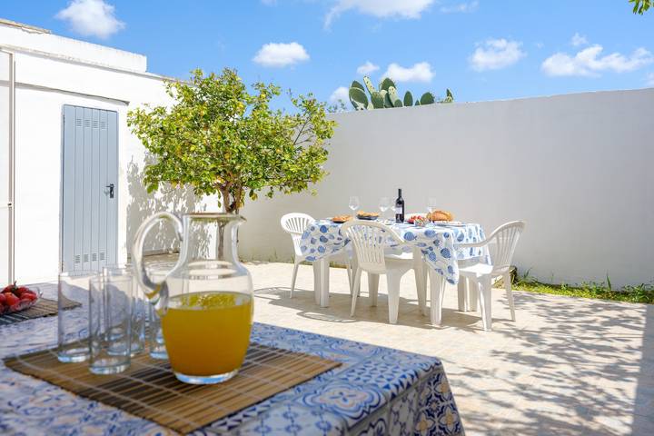 Location de vacances pour 7 personnes, avec jardin, adapté aux familles à Torre Lapillo