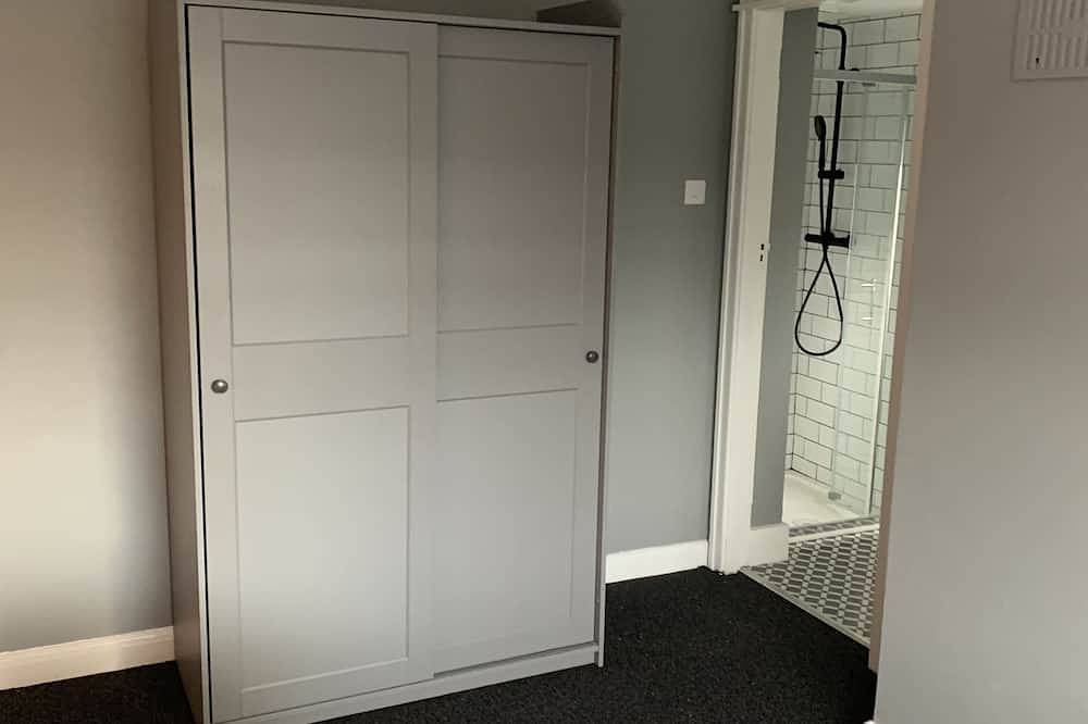 * No 12 Boutique Guest House *Galway City, 6 bed/ 6 En-Suite in Claddagh, Galway