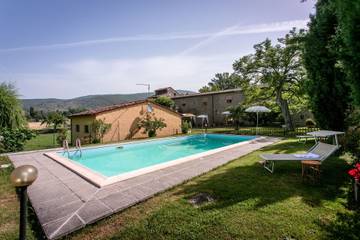 Villa for 15 Guests in Sodo, Arezzo Province, Picture 4