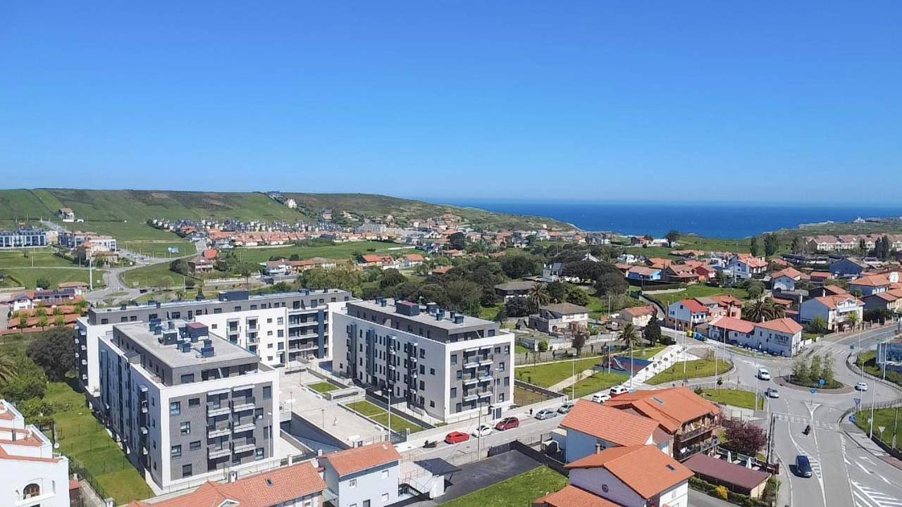 Apartamento entero, Three-Bedroom Apartment with View in Soto de la Marina, Santa Cruz de Bezana