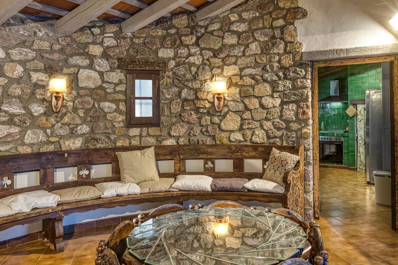 Apartamento entero, Casa de campo "Masia Mimosa" con piscina compartida, 5 terrazas compartidas y Wi-Fi in Darnius, Alt Empordà