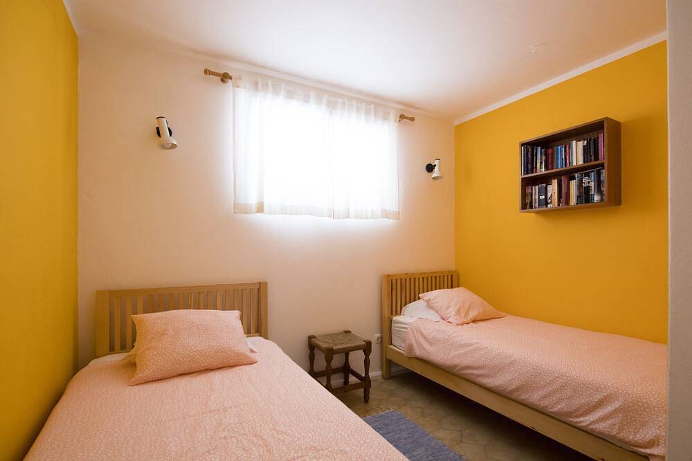 Ganze Wohnung, Das Casa Valeria liegt direkt am Meer - Erdgeschoss in Praia do Burgau, Naturpark Südwest-Alentejo und Costa Vicentina