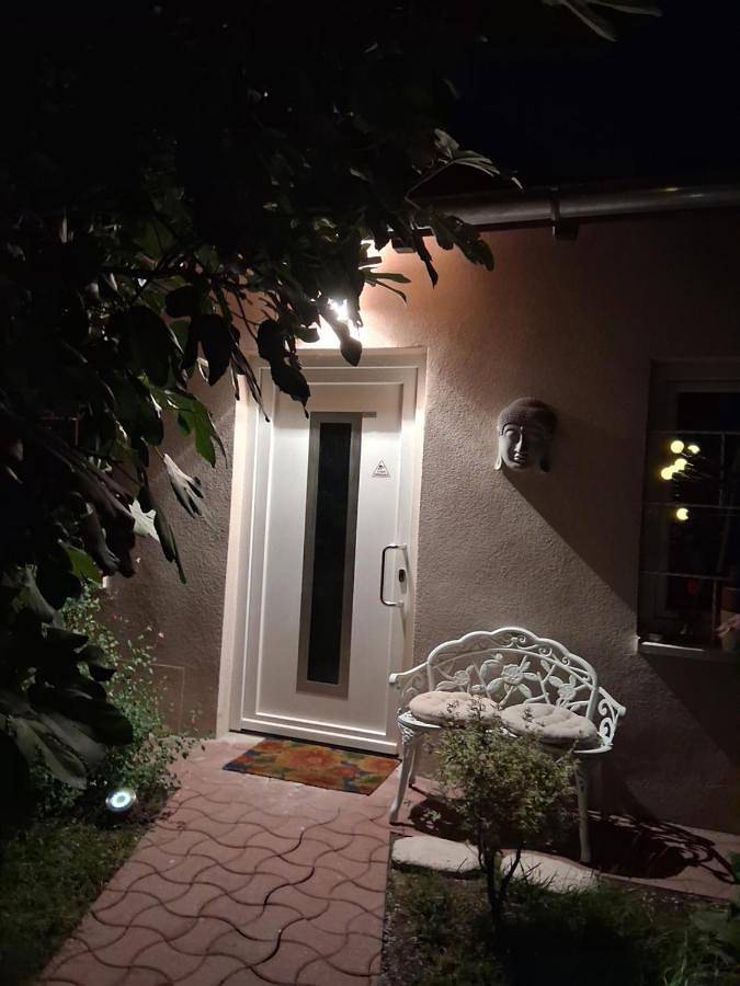 Gîte pour 2 personnes, avec terrasse et vue, animaux acceptés à Dessenheim