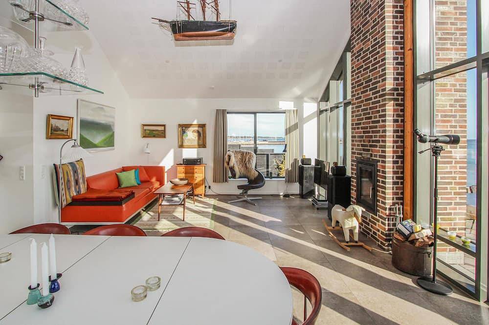 Nice home in Samsø with house sea view in Ballen, Samsø