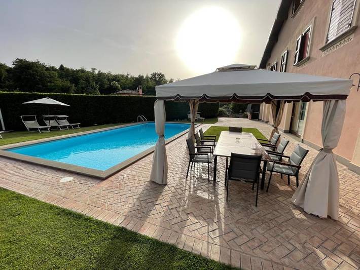 Casa vacanza per 10 persone, con vista lago e panorama nonché piscina e giardino in Bracciano