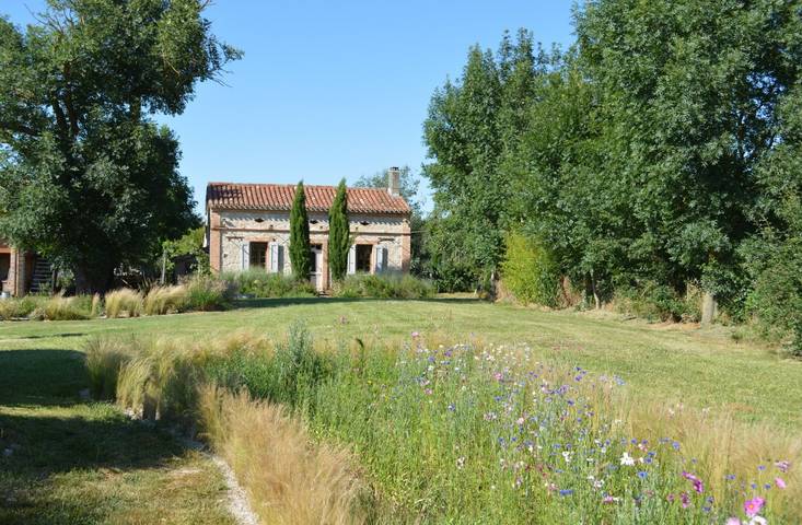 Gîte pour 6 personnes, avec piscine ainsi que terrasse et jardin