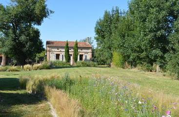 Gîte pour 6 personnes, avec jardin ainsi que terrasse et piscine à Fiac (Tarn)