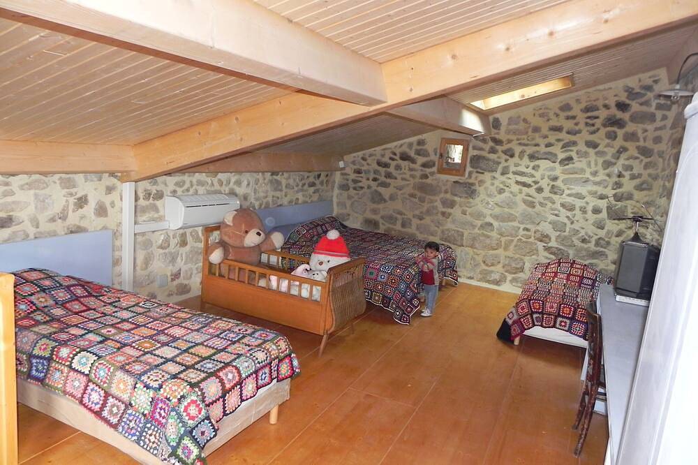Maison traditionnelle ardéchoise 6 couchages in Parc naturel régional des Monts d'Ardèche