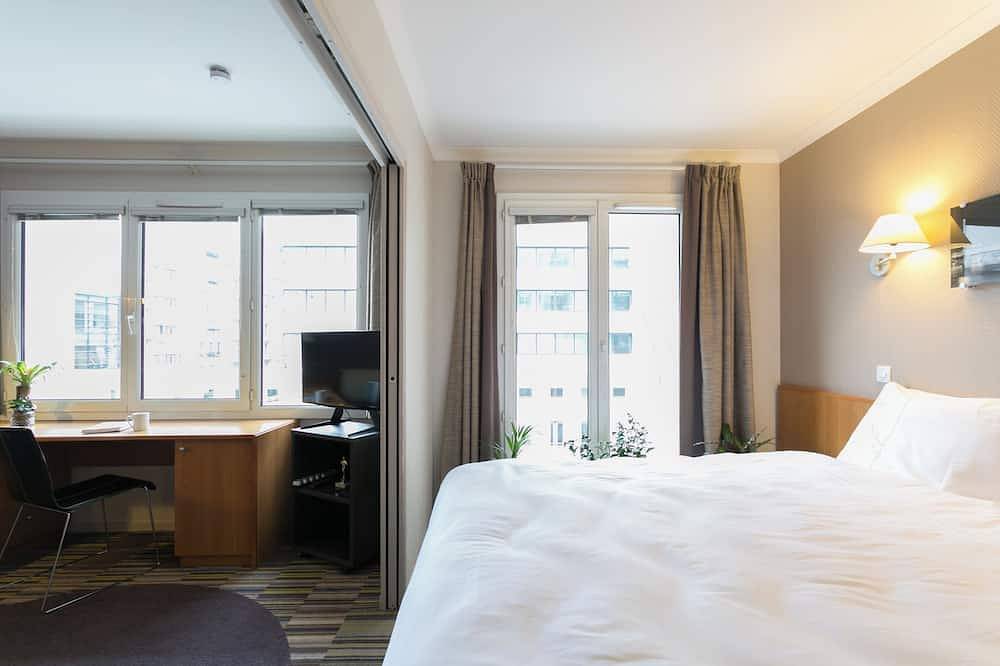 Entire apartment, Paris Expo Aparthotel - Porte de Versailles // Parking Included in Issy-les-Moulineaux, Hauts-de-Seine