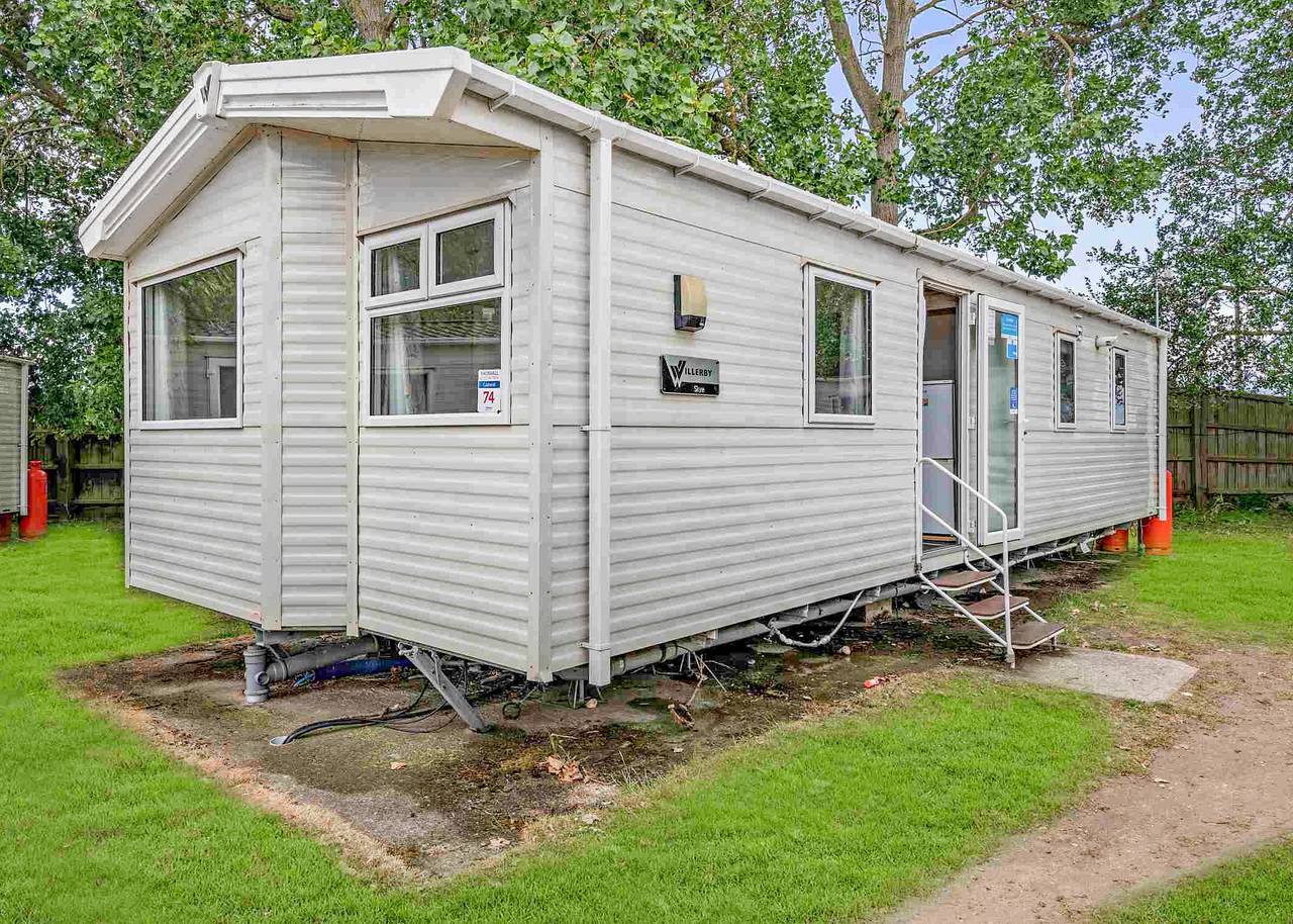 Silver 3 Bedroom Caravan, Sleeps 8 in Great Yarmouth, The Broads