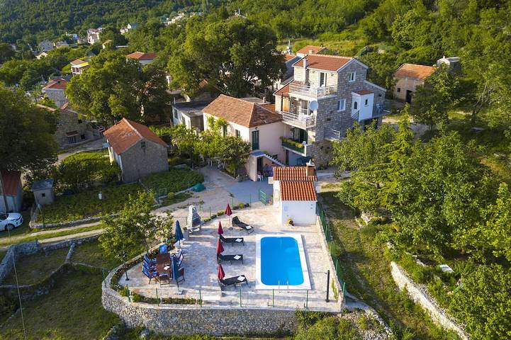 Ferienhaus für 10 Personen, mit Balkon und Garten, mit Haustier in Tucepi