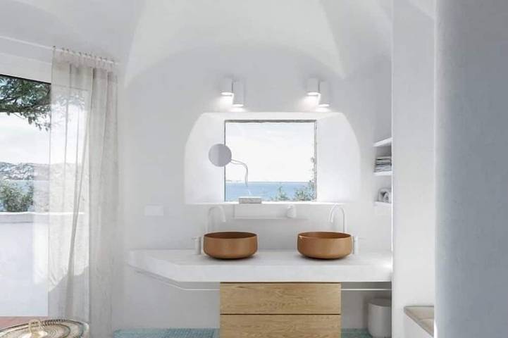 Waterfront eigendom op prive-landgoed met uitzicht op zee en directe toegang tot het strand in Cala Brandinchi, San Teodoro