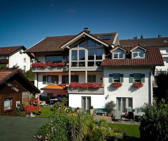Ferienwohnung für 3 Personen, mit Terrasse und Garten sowie Sauna und Ausblick