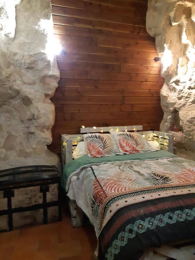 Location de vacances pour 2 personnes, avec terrasse à Le Puy-Notre-Dame - 4