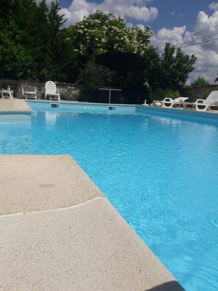 Location de vacances pour 5 personnes, avec piscine ainsi que jardin et vue, animaux acceptés à Paillé - 4