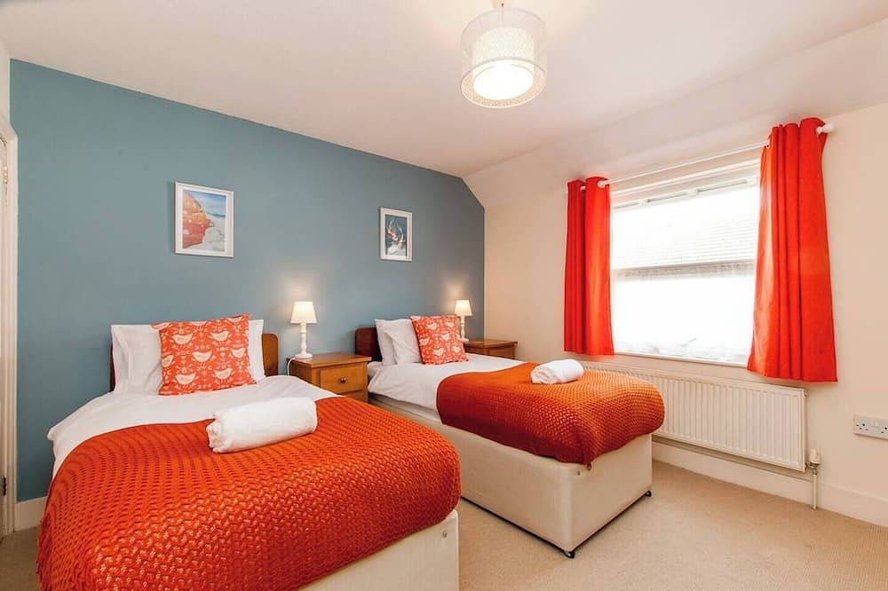 Magdala Cottage -Village Location- Dog Friendly in Botany Bay, Kent