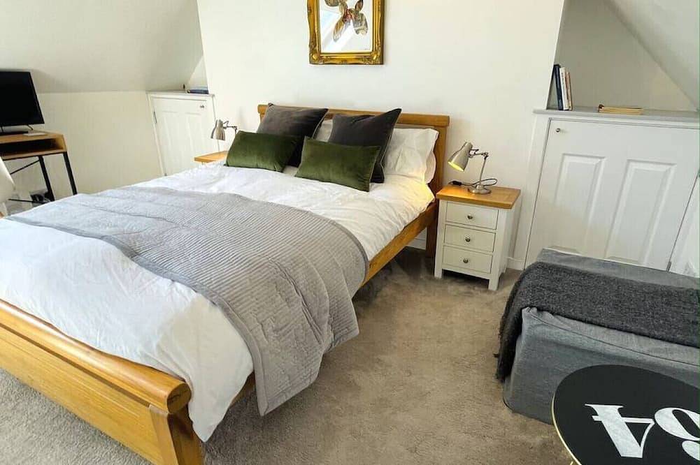 New to Vrbo: Historic Central Lerwick House | Pets Welcome in Shetland Inseln