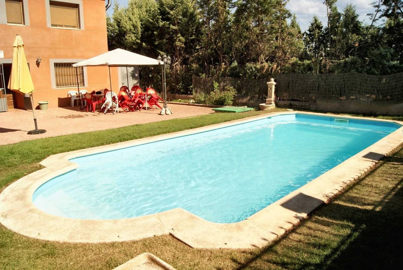 Villa de 6 chambres avec piscine privée, terrasse aménagée et wifi à Cerezo de Mohernando in Humanes, La Alcarria