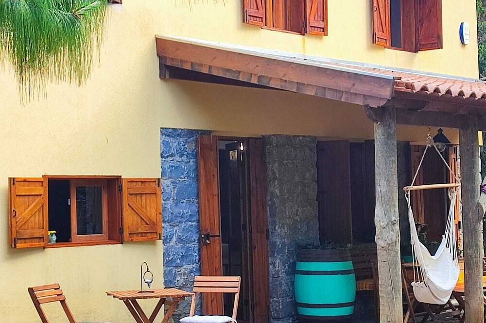 Cottage for 6 People in Santo António da Serra, Madeira