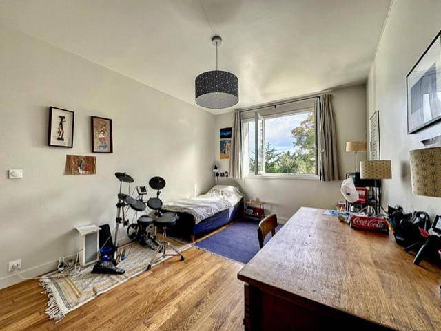 Location de vacances pour 6 personnes, avec jardin ainsi que terrasse et vue à Garches - 2